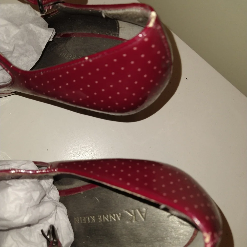 Shoes - Picture 4 of 5